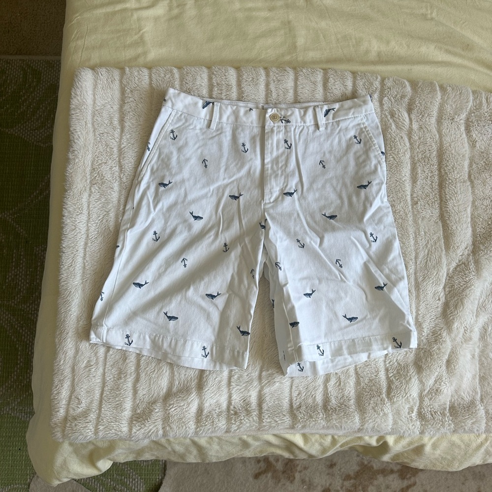 IZOD Shark and Ancho White Chino Shorts!